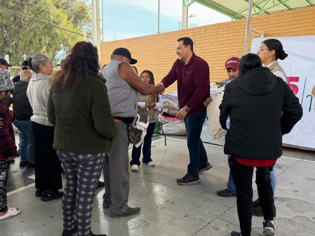 Entregan cobijas a familias de Tepehuanes ante bajas temperaturas
