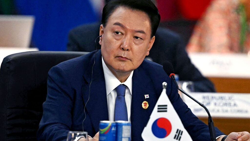 Condenan a prisión perpetua al expresidente surcoreano Yoon por crisis de ley marcial