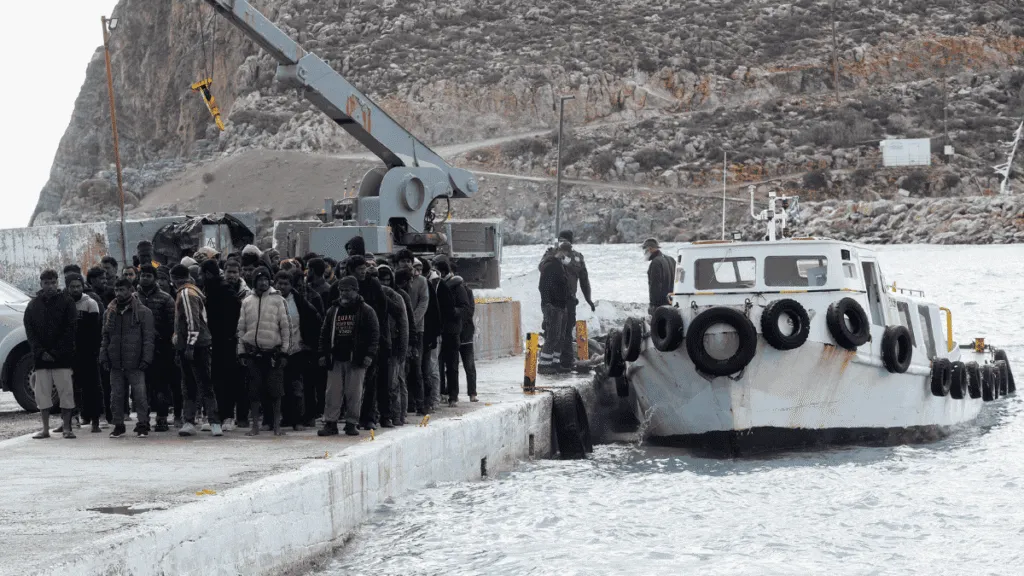 Al menos cinco migrantes muertos y 20 desaparecidos tras naufragio frente a Creta
