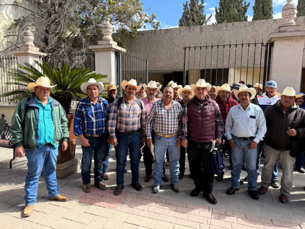 Ejidatarios protestan en oficinas de la CFE por apagones que afectan a 3 mil personas