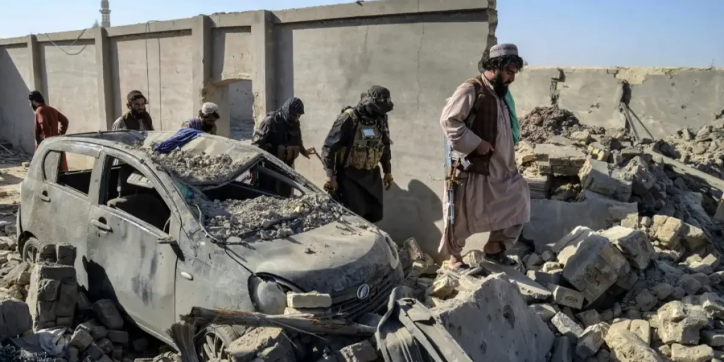 Pakistán golpea siete blancos terroristas cerca de Afganistán