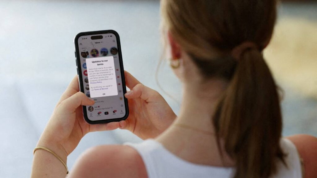 España, Francia y otros países buscan prohibir redes sociales a menores de 16 años