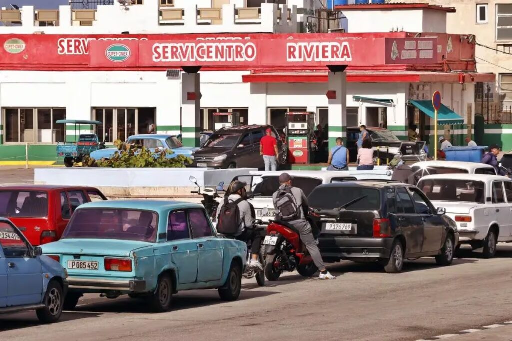Estados Unidos autoriza venta de petróleo a Cuba bajo estrictas condiciones