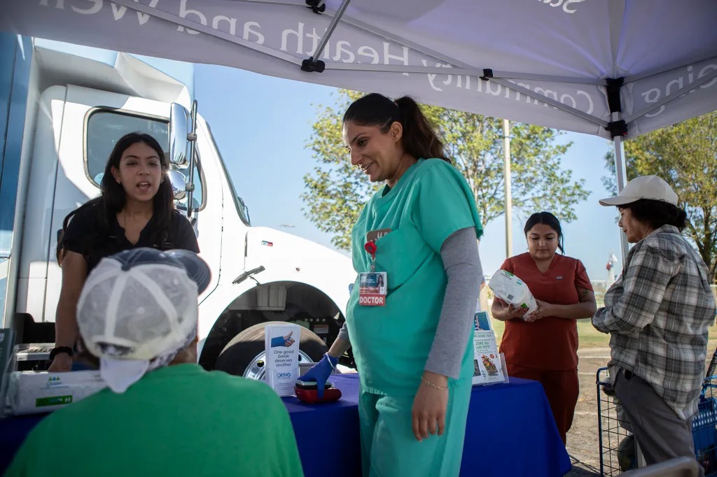 Migrantes temen perder cobertura médica por cambios en MediCal