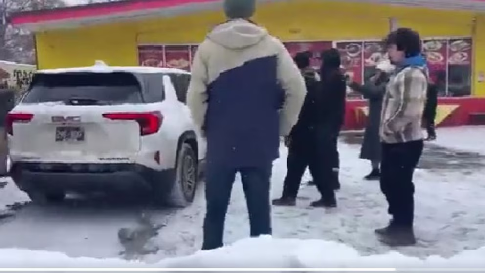 Agentes de ICE son corridos por comensales de un restaurante mexicano en Minnesota