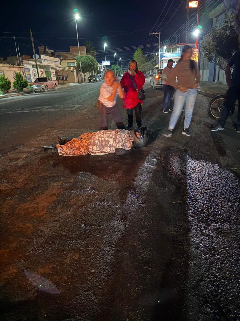 Derrapó en su motocicleta y el casco lo protegió de sufrir heridas graves en la cabeza