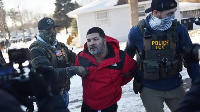 Ciudadano estadounidense acusa abusos de ICE y falta de humanidad con migrantes