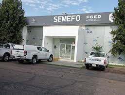 Volcadura de camioneta sin frenos deja a uno sin vida y a otro herido