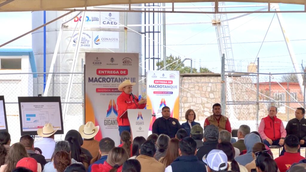 Gobernador establece compromisos de infraestructura para Peñón Blanco