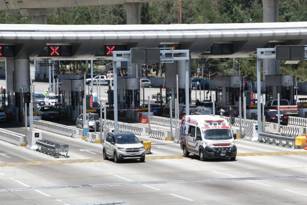 SICT recomienda 7 medidas de seguridad para viajar por carretera este fin de semana largo.