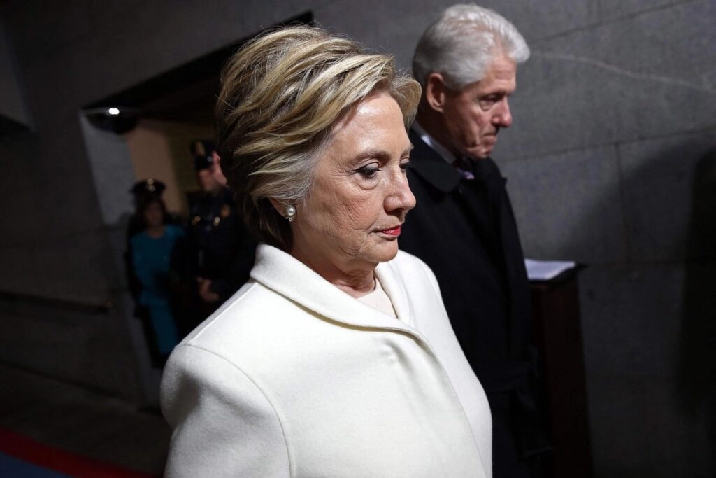 Hillary Clinton dice desconocer delitos de Epstein y no recuerda haberlo conocido