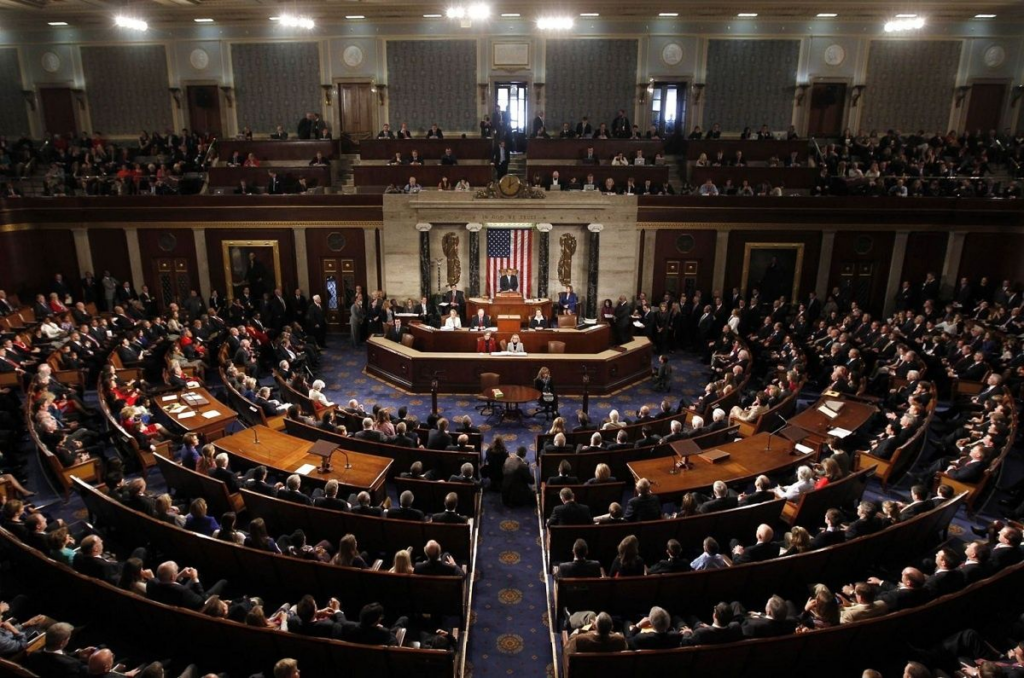 Demócratas advierten que no extenderán el nuevo «impuesto Trump»