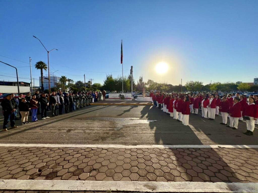 Conmemoran el Día de la Bandera con izamiento en Guadalupe Victoria