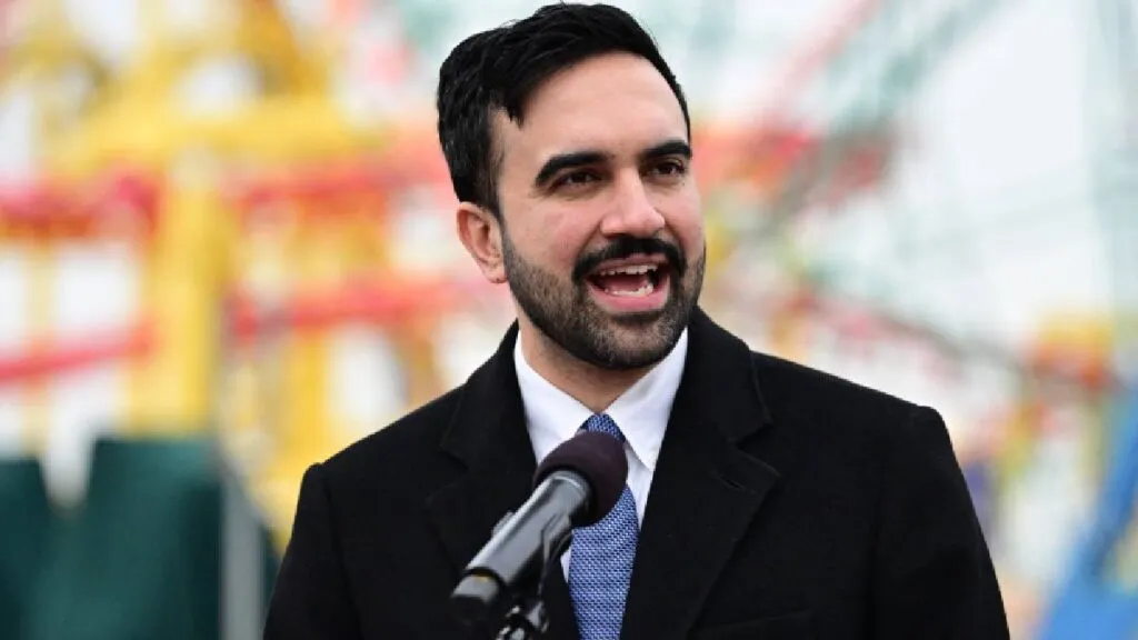 Alcalde de NY pide a migrantes inscribir a sus hijos a la escuela sin importar estatus