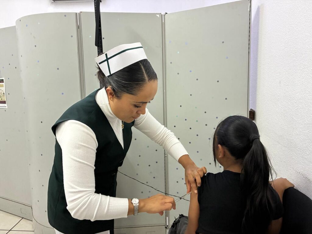 IMSS Durango supera 47 mil dosis contra sarampión y refuerza vacunación en sus unidades