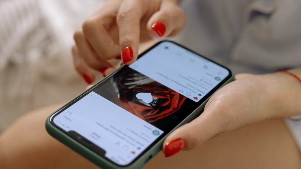 El uso del emoji de ‘flamita’: ¿Es infidelidad?