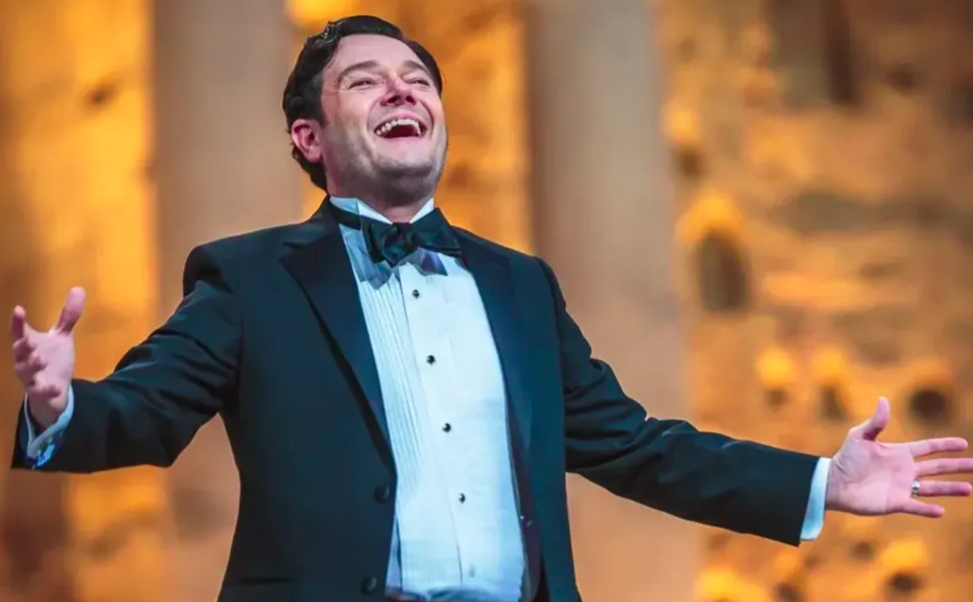 Arturo Chacón-Cruz rinde homenaje a Juan Gabriel y José José en Bellas Artes