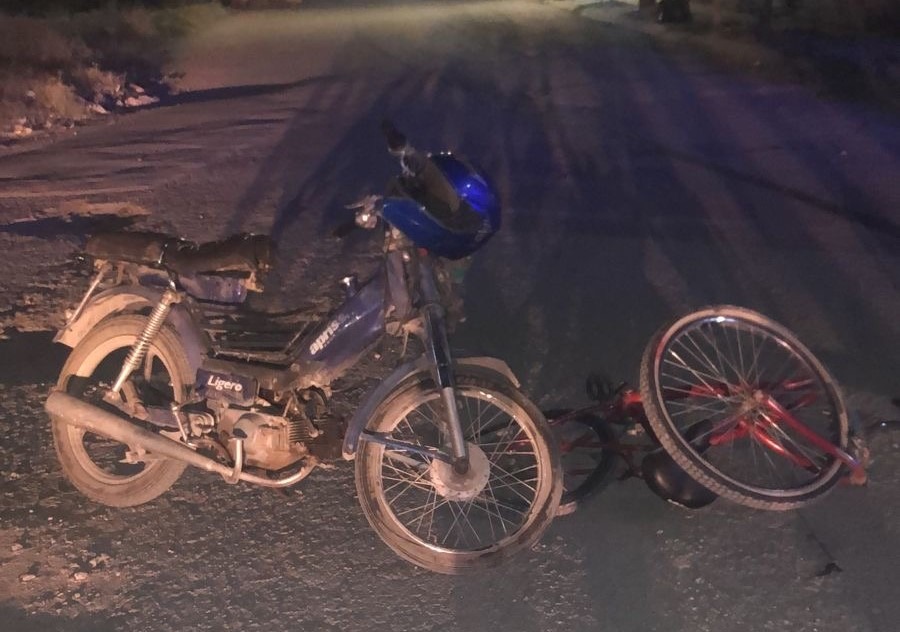 Ciclista pierde la vida al chocarlo una motocicleta