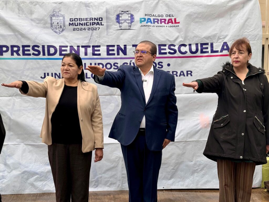 Alcalde Salvador Calderón refuerza valores cívicos con la niñez parralense