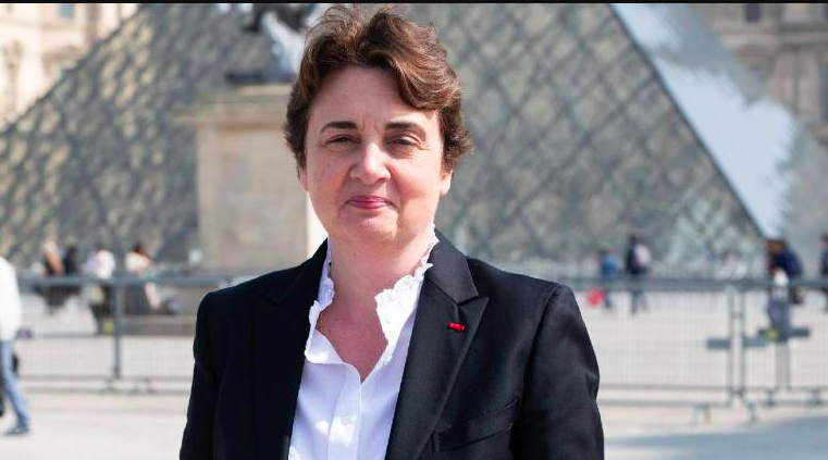 Renuncia directora del Museo Louvre tras robo histórico