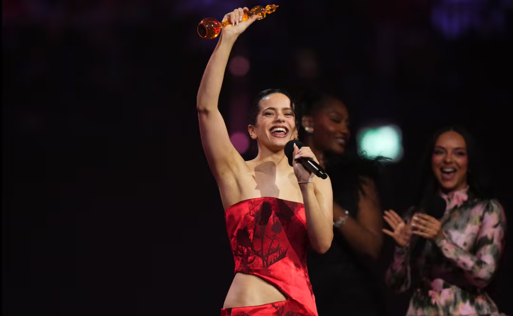 Rosalía hace historia como la primera española en ganar un BRIT Award