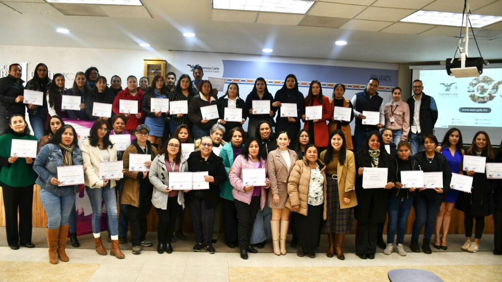 Gobierno del Estado reconoce a mujeres líderes comunitarias y fortalece redes en Durango
