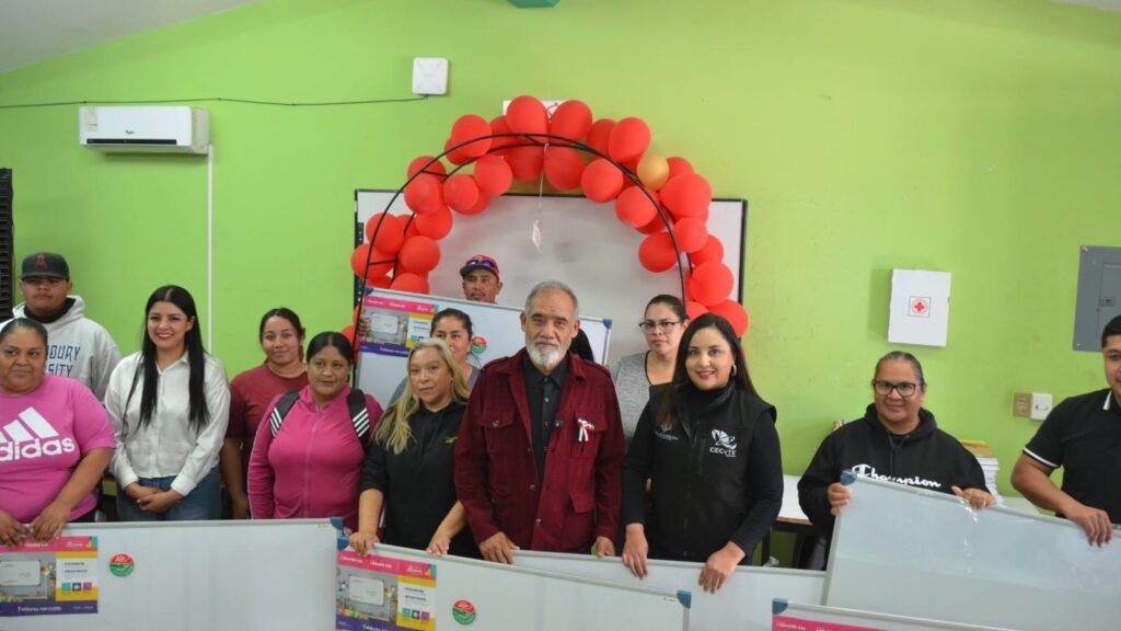 Entrega Material Educativo en Beneficio del CECyTE de Los Ángeles