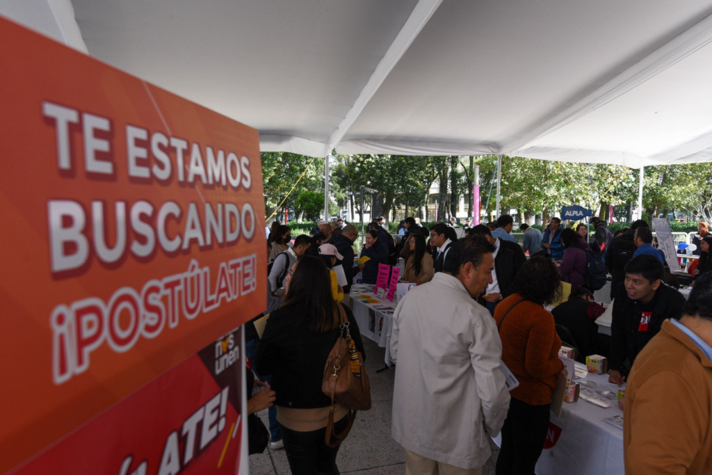 México destaca en la OCDE por su bajo nivel de desempleo en 2026