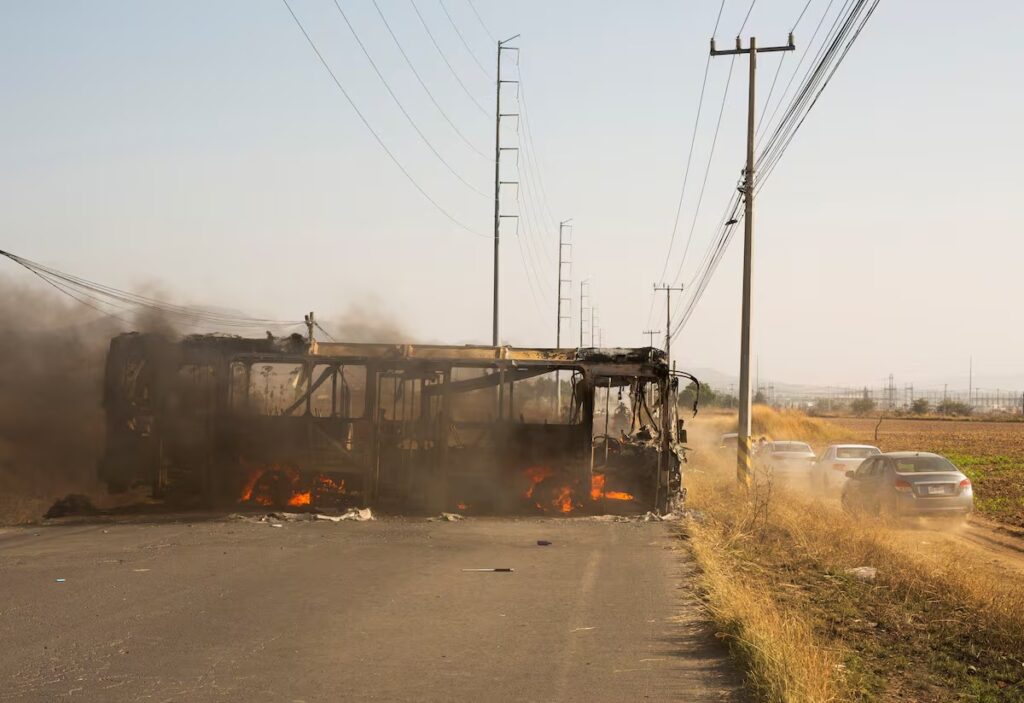 Violencia alcanza 11 estados tras muerte de “El Mencho”