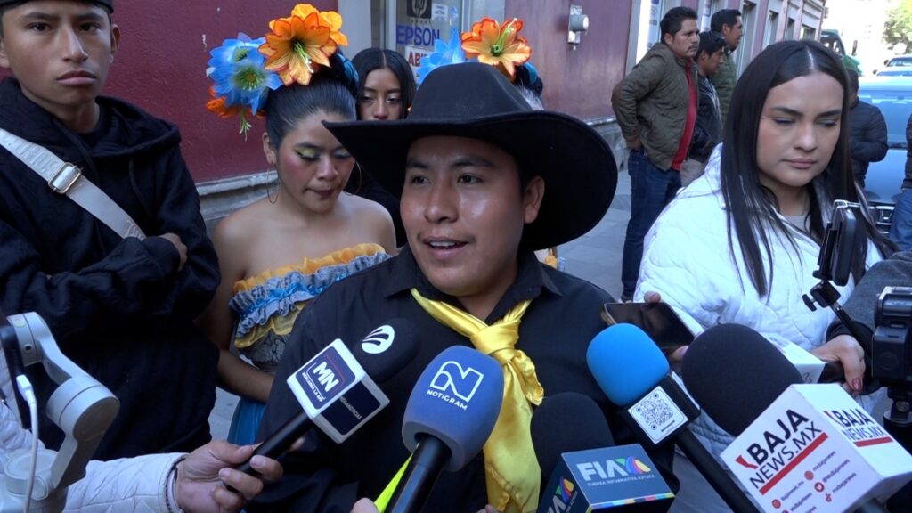 Protestan con baile: Estudiantes de Casa Francisco Villa piden apoyo alimentario