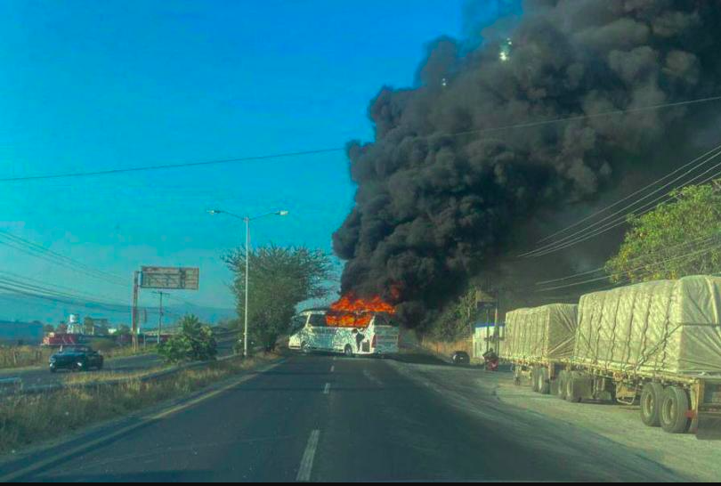 Al menos 21 bloqueos carreteros activos en Jalisco