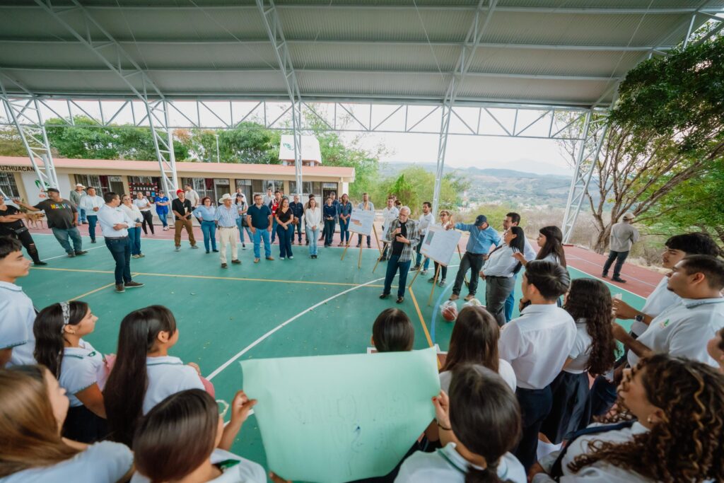 El gobernador del estado, Miguel Ángel Navarro Quintero, sigue fortaleciendo los centros educativos para los jóvenes.
