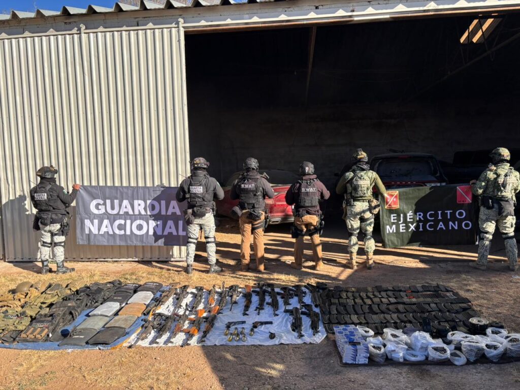 Inhabilitan SSPE y Ejército casa de seguridad en Namiquipa; aseguran arsenal, vehículos blindados y equipo táctico