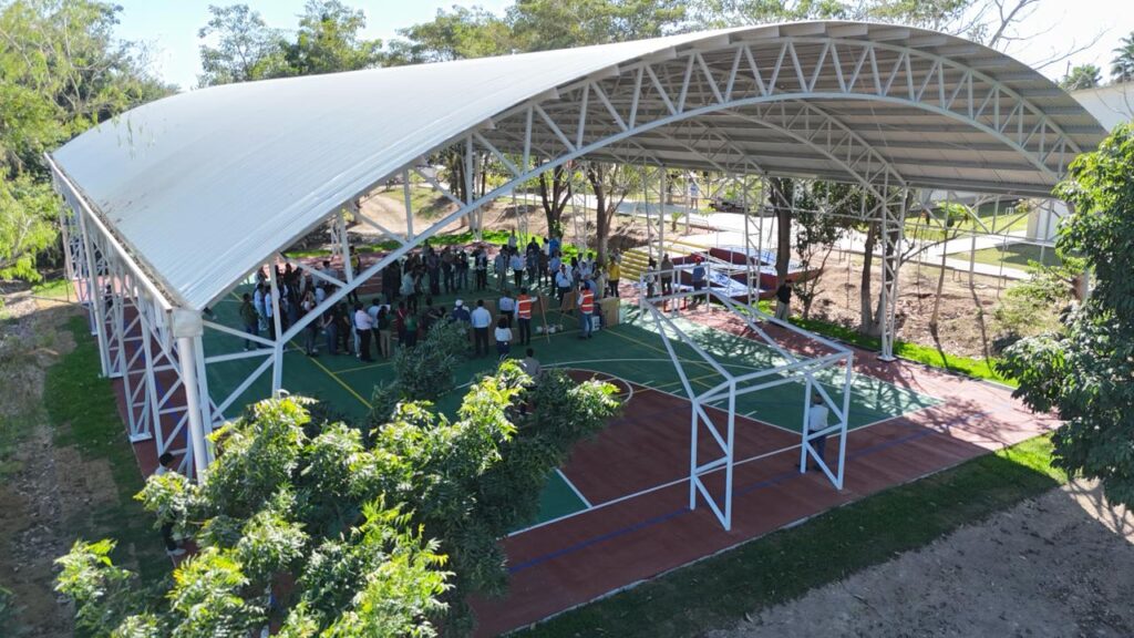 Navarro Quintero y Beatriz Estrada mejoran condiciones educativas en el CECyTEN No. 10 de Tuxpan