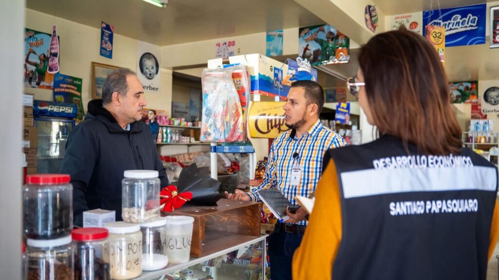 Integran padrón de comerciantes en Santiago para gestionar apoyos