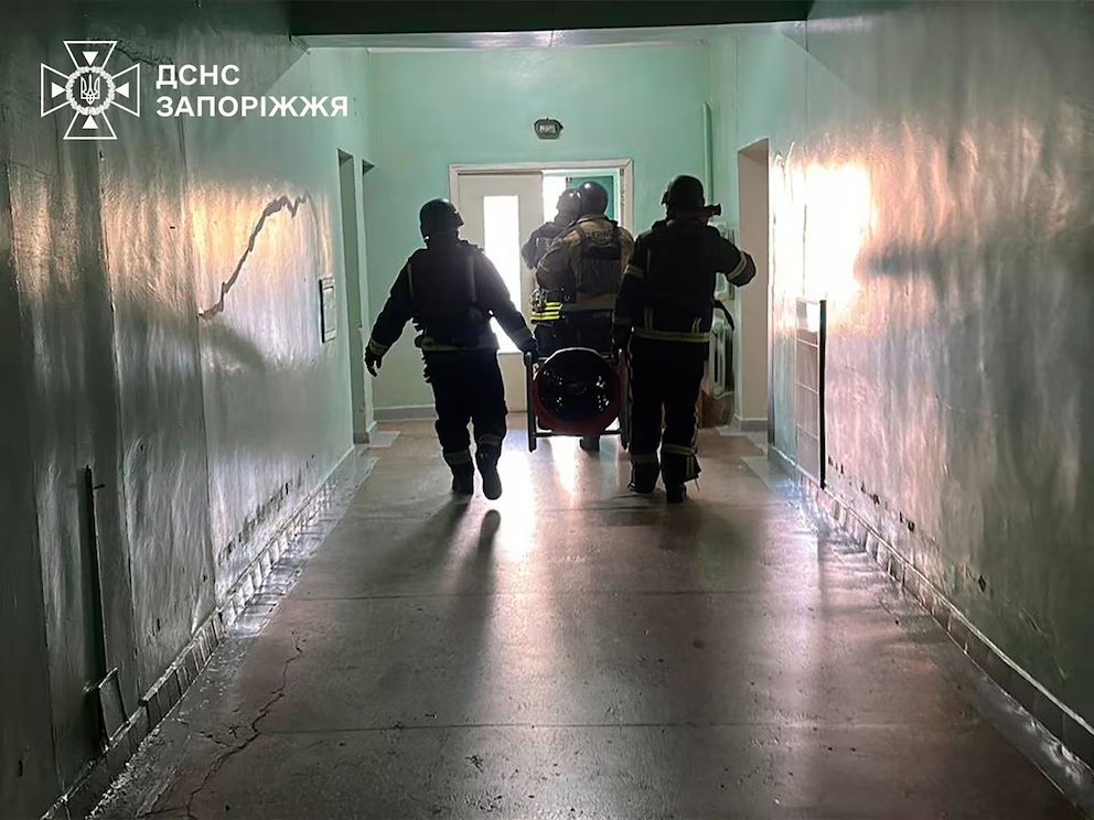 Ataque ruso impacta hospital materno en el sur de Ucrania