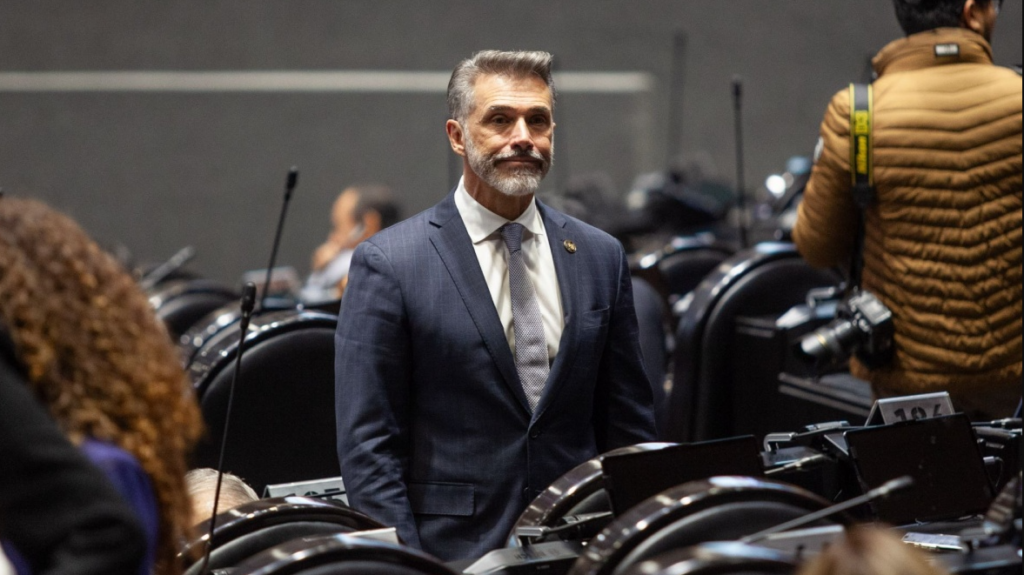 Sergio Mayer deja el Congreso para unirse a «La Casa de los Famosos»