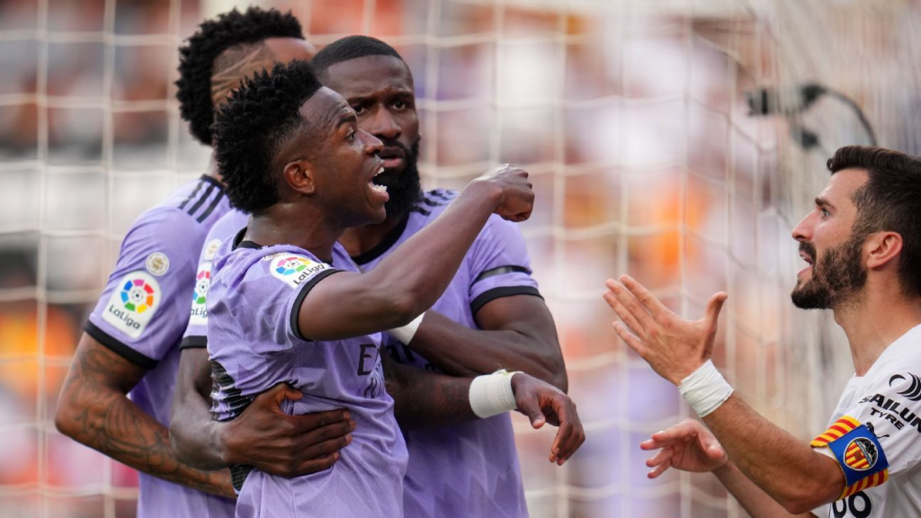 Real Madrid vence entre polémicas racistas mientras el Galatasaray golea a la Juventus