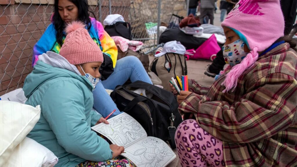 EU confina centro migrante en Texas por brote de sarampión
