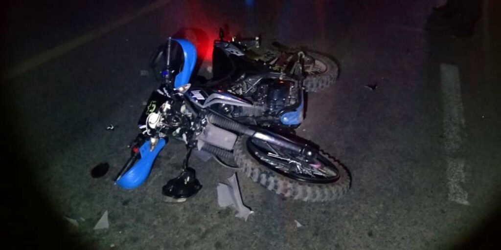 Derrapó en su moto y sufrió severas lesiones en la cara