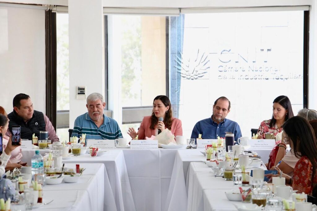 Impulsan agenda para fortalecer patrimonio y liderazgo de mujeres agaveras