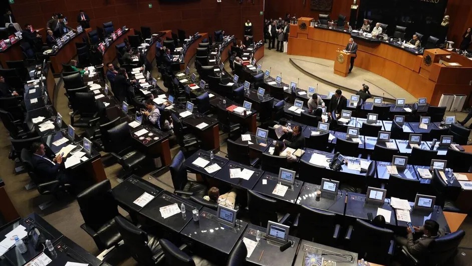Senado aprueba reforma para poner fin a las ‘pensiones doradas’ de servidores públicos