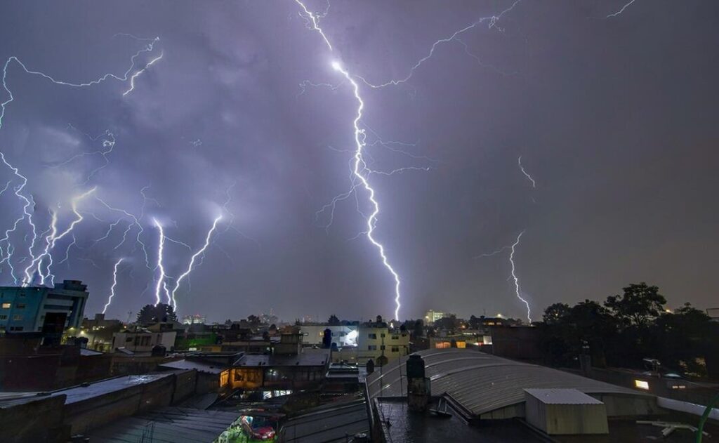 Activan alerta por lluvias y tormentas eléctricas en 18 estados del país