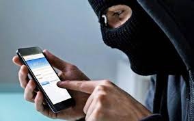 Localizan sana y salva a niña tras intento de extorsión telefónica en Santiago