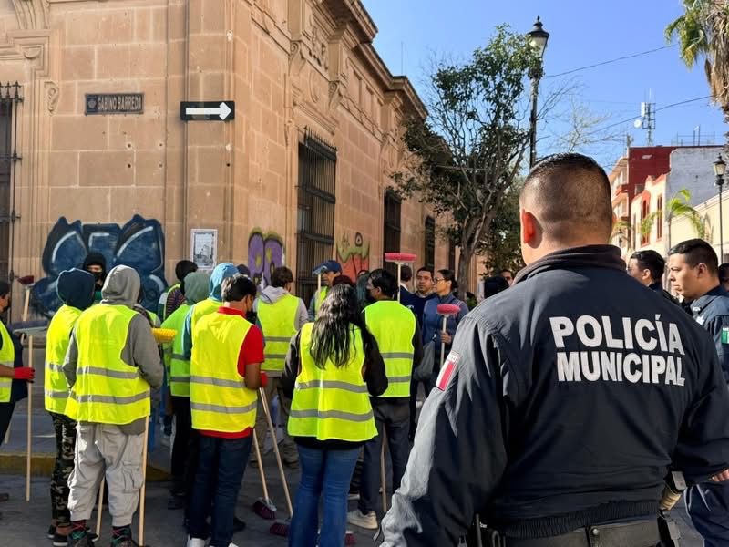 21 detenidos llevan a cabo la limpieza del Centro Histórico