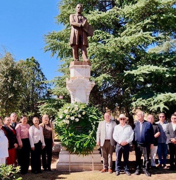 Conmemoran en Parral el natalicio de Benito Juárez con parada cívica