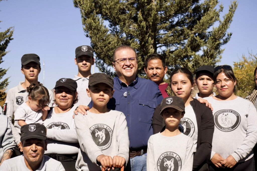 Impulsa alcalde Salvador Calderón campaña de reforestación en ParralSi