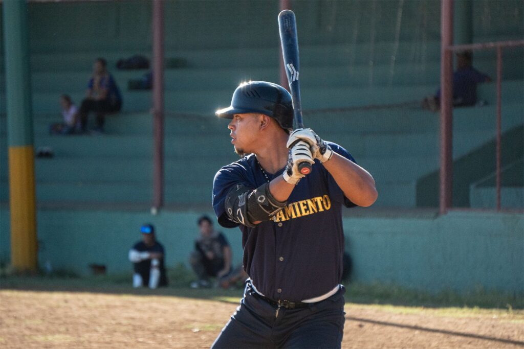 Invita Gobierno de Parral a disfrutar del encuentro de béisbol