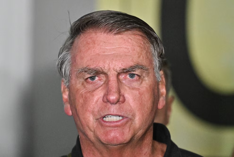 Corte Suprema de Brasil concede prisión domiciliaria temporal a Bolsonaro por motivos de salud