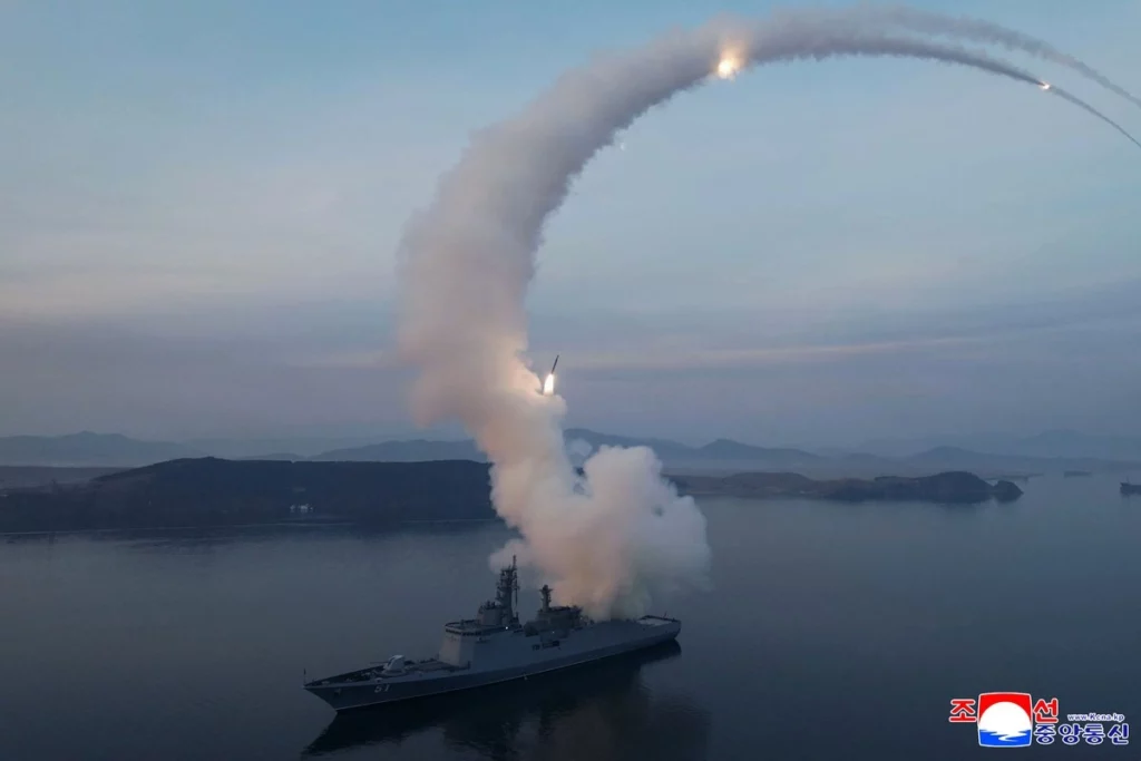 Corea del Norte lanza misiles balísticos en demostración de fuerza